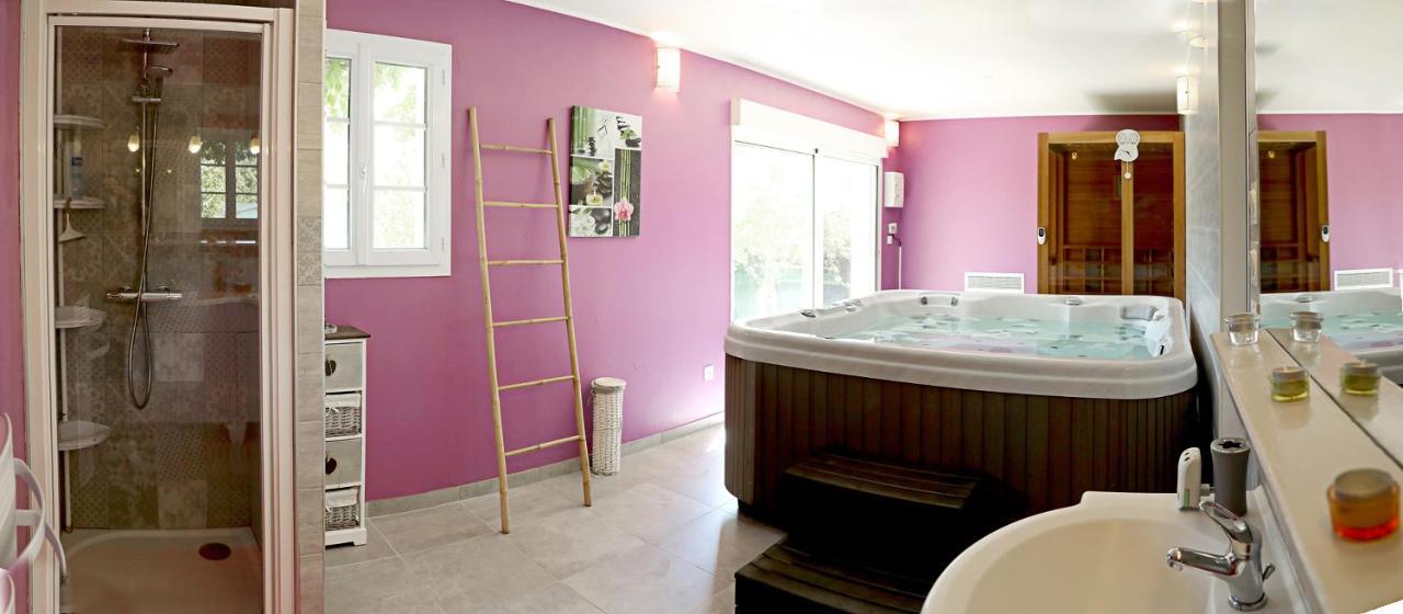 Au Coeur Du Bien-Etre, Chalet Avec Piscine Chauffee Et Couverte, Spa, Sauna, Massages Monteaux المظهر الخارجي الصورة