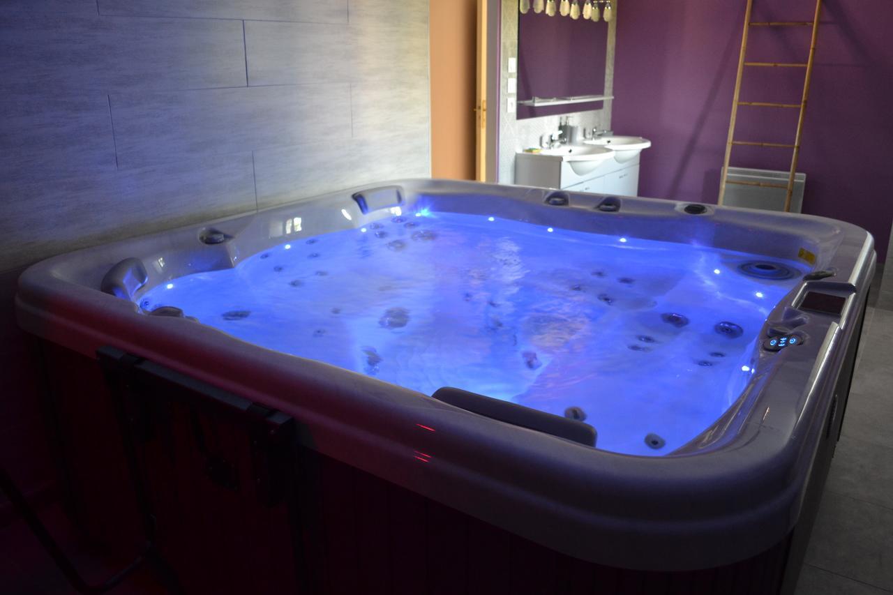 Au Coeur Du Bien-Etre, Chalet Avec Piscine Chauffee Et Couverte, Spa, Sauna, Massages Monteaux المظهر الخارجي الصورة